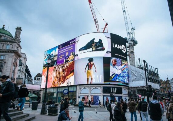 man led quang cao ngoai troi