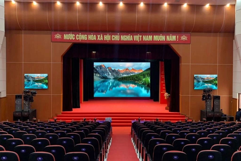 man hinh led hoi truong