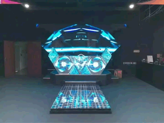 3. Cấu Hình Hệ Thống Màn Hình LED Club Một hệ thống màn hình LED club thường được thiết kế với cấu hình phù hợp với không gian nightclub hoặc sân khấu DJ. Cấu hình tham khảo: Diện tích màn hình: 10–100m² Pixel pitch: P2 – P4 indoor Độ phân giải: Full HD hoặc 4K Độ sáng: 1000–2500 nits Tần số quét: ≥3840Hz Khả năng vận hành: 12–24 giờ mỗi ngày Pixel pitch nhỏ giúp hình ảnh hiển thị rõ ràng khi khách hàng đứng gần sân khấu hoặc khu vực DJ booth. Tần số quét cao giúp hình ảnh hiển thị mượt mà và tránh hiện tượng nhấp nháy khi quay video hoặc livestream trong club. Ngoài ra, hệ thống LED có thể được kết nối với phần mềm visual DJ hoặc hệ thống điều khiển ánh sáng, giúp nội dung hiển thị thay đổi theo nhịp nhạc. 4. 7 Lợi Ích Khi Sử Dụng Màn Hình LED Club Việc triển khai màn hình LED club mang lại nhiều lợi ích cho các quán bar và nightclub hiện đại. Thứ nhất, màn hình LED giúp tạo hiệu ứng visual sống động cho không gian club. Thứ hai, hệ thống LED giúp đồng bộ hình ảnh với âm thanh và ánh sáng sân khấu. Thứ ba, màn hình LED giúp sân khấu DJ trở nên chuyên nghiệp và ấn tượng hơn. Thứ tư, hệ thống LED có thể hiển thị video âm nhạc hoặc animation theo chủ đề của sự kiện. Thứ năm, màn hình LED giúp nâng cao trải nghiệm giải trí cho khách hàng. Thứ sáu, hệ thống LED giúp club tạo điểm check-in ấn tượng để khách hàng chia sẻ trên mạng xã hội. Thứ bảy, màn hình LED có thể được sử dụng để quảng cáo thương hiệu hoặc sự kiện trong club. 5. Ứng Dụng Thực Tế Của Màn Hình LED Trong Club Hiện nay, màn hình LED club được sử dụng trong nhiều khu vực khác nhau của nightclub. Tại sân khấu DJ, màn hình LED thường được lắp đặt phía sau DJ booth để trình chiếu visual theo nhịp nhạc. Trong khu vực tường trang trí, màn hình LED có thể hiển thị các hiệu ứng ánh sáng hoặc đồ họa động giúp không gian club trở nên hiện đại. Ngoài ra, một số nightclub còn sử dụng LED ceiling hoặc LED dance floor, giúp tạo hiệu ứng ánh sáng trên trần hoặc sàn nhảy. Một số club cao cấp còn thiết kế LED tunnel hoặc LED cube, tạo nên không gian immersive và trải nghiệm thị giác độc đáo cho khách hàng. 6. Xu Hướng Màn Hình LED Trong Nightclub Hiện Đại Trong xu hướng nightlife hiện đại, nhiều nightclub đang chuyển sang sử dụng video wall LED kích thước lớn thay cho màn hình truyền thống. Công nghệ LED cho phép: tạo hiệu ứng hình ảnh 3D trình chiếu visual DJ theo nhịp nhạc kết hợp với hệ thống ánh sáng sân khấu tạo không gian immersive cho khách hàng Ngoài ra, các phần mềm visual DJ hiện nay cho phép đồng bộ hình ảnh với BPM của bài nhạc, giúp màn hình LED trở thành một phần của màn trình diễn âm nhạc. 7. Kết Luận Màn hình LED club là giải pháp hiển thị hiện đại giúp nâng cao trải nghiệm giải trí trong các quán bar và nightclub. Với khả năng trình chiếu hình ảnh sống động, hiệu ứng ánh sáng mạnh mẽ và nội dung linh hoạt, hệ thống LED giúp tạo nên không gian nightlife hấp dẫn và chuyên nghiệp. Trong tương lai, khi ngành giải trí và nightlife tiếp tục phát triển, việc ứng dụng màn hình LED trong club sẽ trở thành xu hướng quan trọng, giúp các nightclub tạo nên trải nghiệm âm nhạc và thị giác độc đáo cho khách hàng.