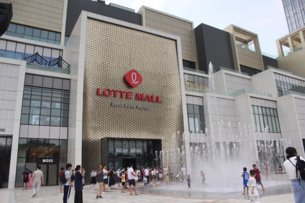 giai phap hien thi quang cao va truyen thong hien dai man hinh led lotte tay ho 2