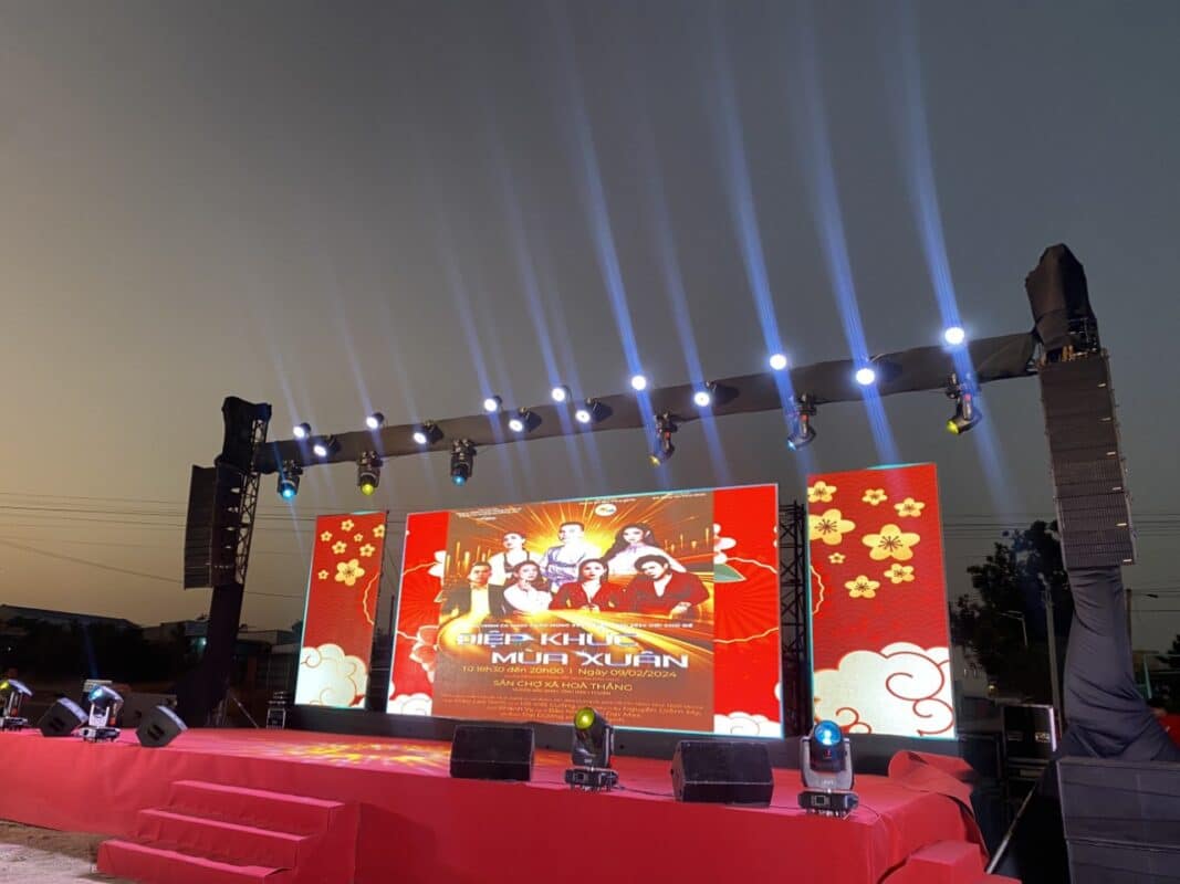 man hinh ELD su kien ngoai troi 1