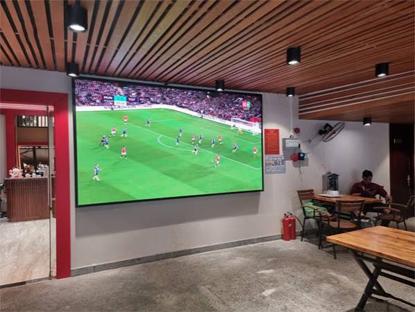 Màn hình LED xem bóng đá | Báo giá, Pixel Pitch & tư vấn lắp đặt 7 màn hình led xem bóng đá trong nhà