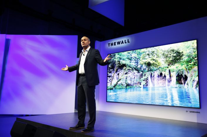Micro LED là gì? Cấu tạo, nguyên lý và so sánh với OLED, Mini LED 12 samsung ra mắt dòng sản phẩm micro led the wall