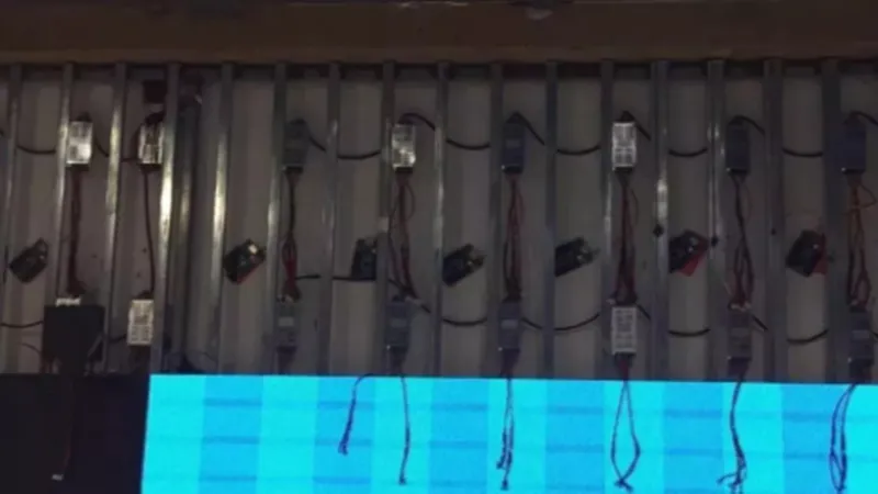 Lắp đặt màn hình LED: Quy trình thi công chuẩn từ A-Z và báo giá 10 cấu hình hệ thống điều khiển