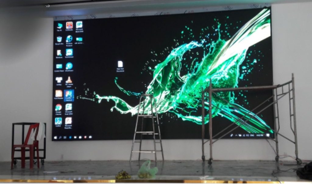 Lắp đặt màn hình LED: Quy trình thi công chuẩn từ A-Z và báo giá 11 Cấp nguồn điện và chạy thử nội dung cho hệ thống màn hình LED