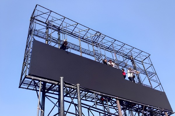 Lắp đặt màn hình LED ngoài trời: Quy định xin giấy phép 2026 5 Điều kiện cần đáp ứng khi lắp đặt màn hình LED ngoài trời