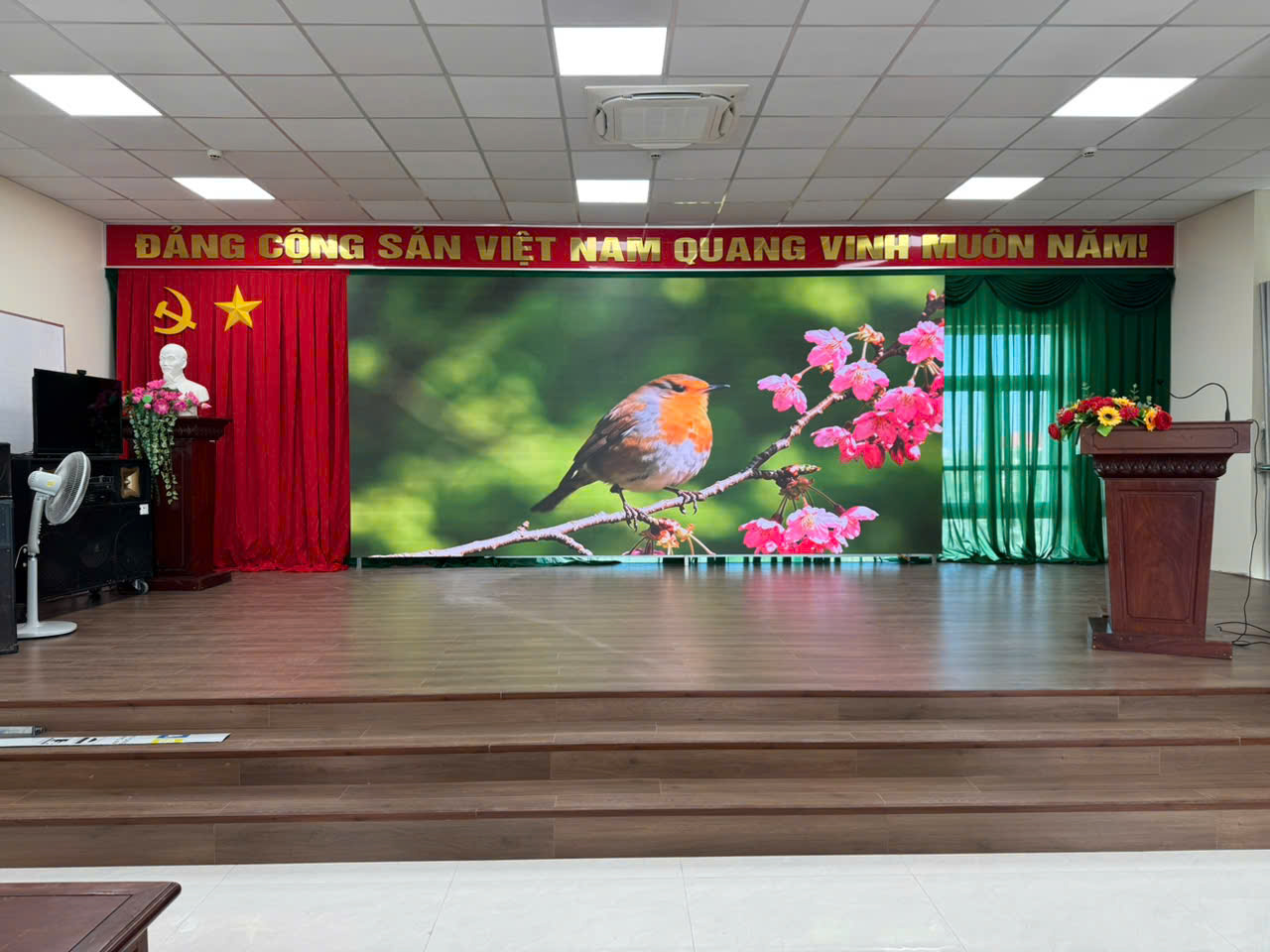 Công Trình Màn Hình LED Hội Trường Tại Hải Dương 2 Công Trình Màn Hình LED Hội Trường Tại Hải Dương