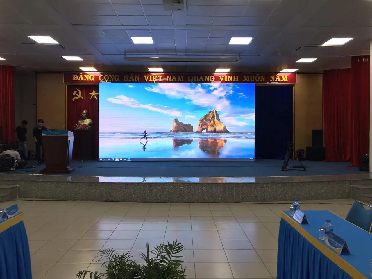 Màn hình LED sân khấu trường học: Cách chọn, ứng dụng và báo giá 6 thi công màn hình led