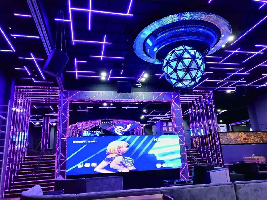 Thiết kế sân khấu quán bar: Bố cục, ánh sáng và màn hình LED 9 thiết kế sân khấu quán bar